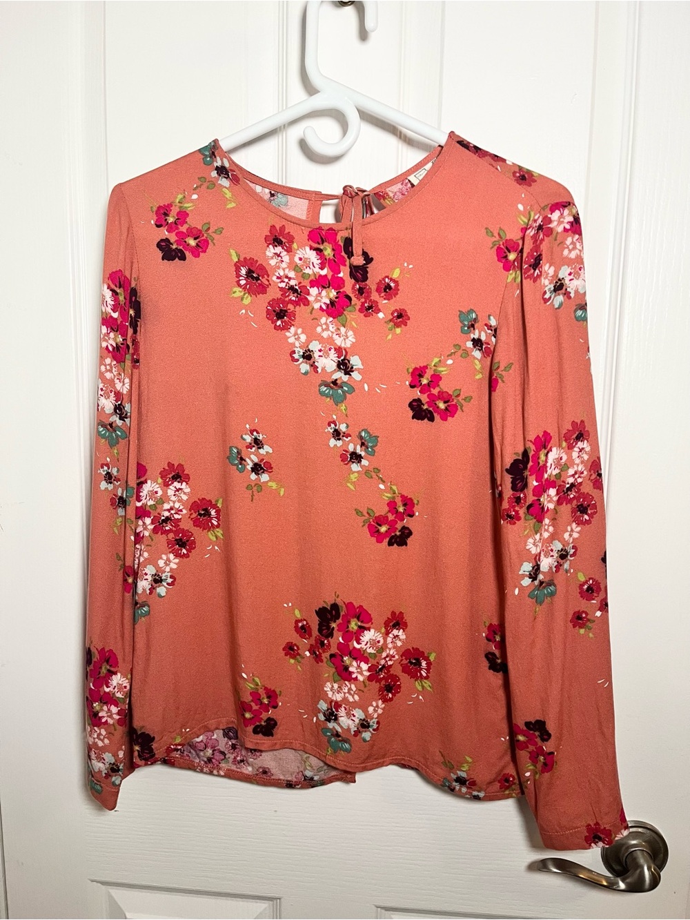 🇨🇦 3rd Floor Studio Coral Floral Long-Sleeve Blouse with Tie Back Detail